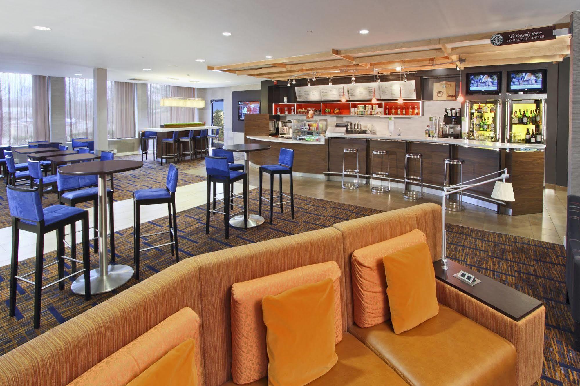 คอร์ตยาร์ด ร็อกอะเวย์-เมาท์ อาร์ลิงตัน Hotel Mount Arlington ภายนอก รูปภาพ